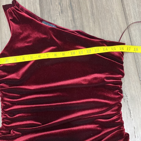 House of Harlow 1960 crimson red wine velvet dress one shoulder - Picture 5 of 6